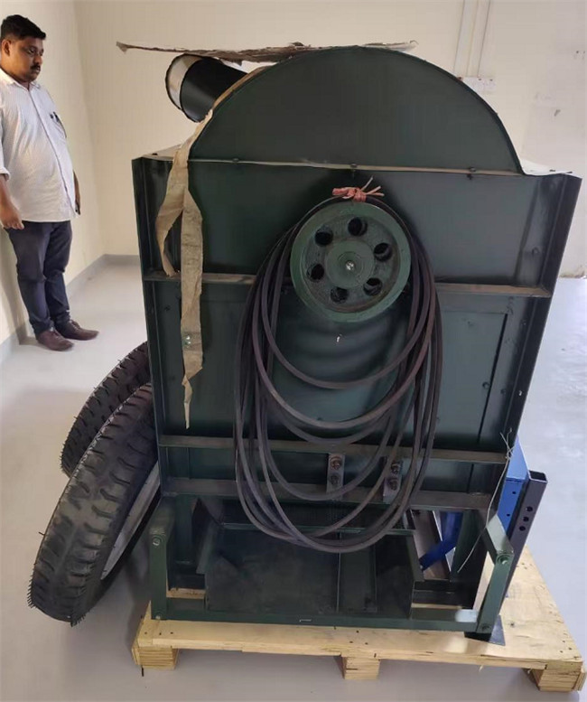 Large Multi-Crops and Sesame Threshing Cleaning Machines Shipped to UAE