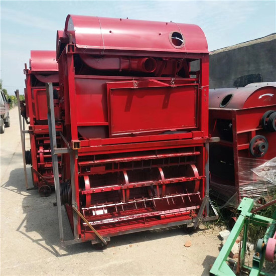 Three sets of sorghum threshers are prepared to deliver to Taiwa