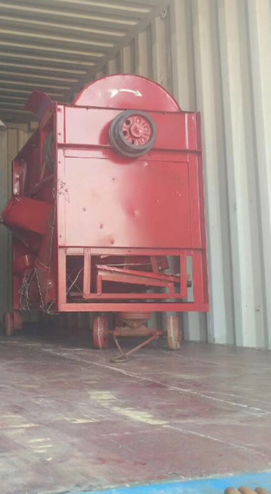 Three sets of sorghum threshers are prepared to deliver to Taiwa