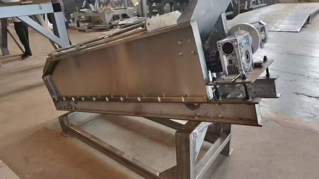 Small Fresh Green Sweet Corn Husker