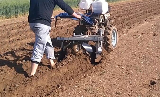 Ridger with Hand Walking Tractor