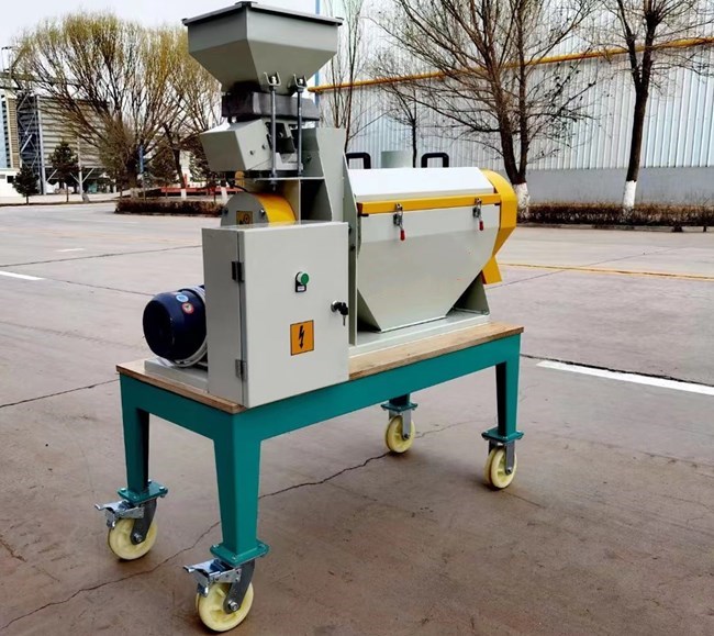 Grain Seed Brushing Machine Seeds Cleaning Equipment for Fonio Wheat etc.